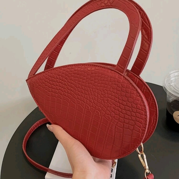 Crocodile Pattern heart shaped Double Handle Handbag - Picture 3 of 5